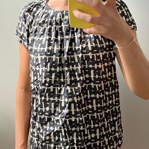 Banana republic silk pattern top with button back closure